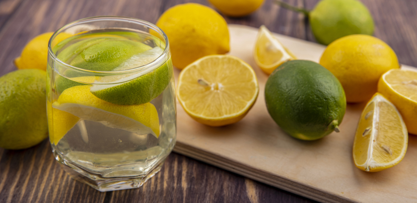 6 Beneficios del agua tibia con limón cada mañana